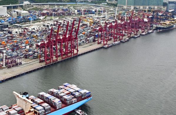 國際貨代行業(yè)需要不斷創(chuàng)新和進取，以更好地服務(wù)于全球貿(mào)易的發(fā)展